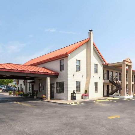 Super 8 By Wyndham Fredericksburg Hotel Exterior photo