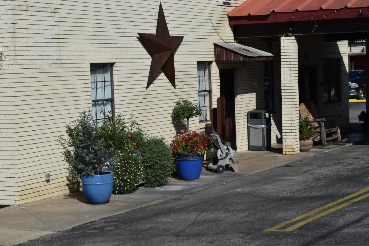 Super 8 By Wyndham Fredericksburg Hotel Exterior photo