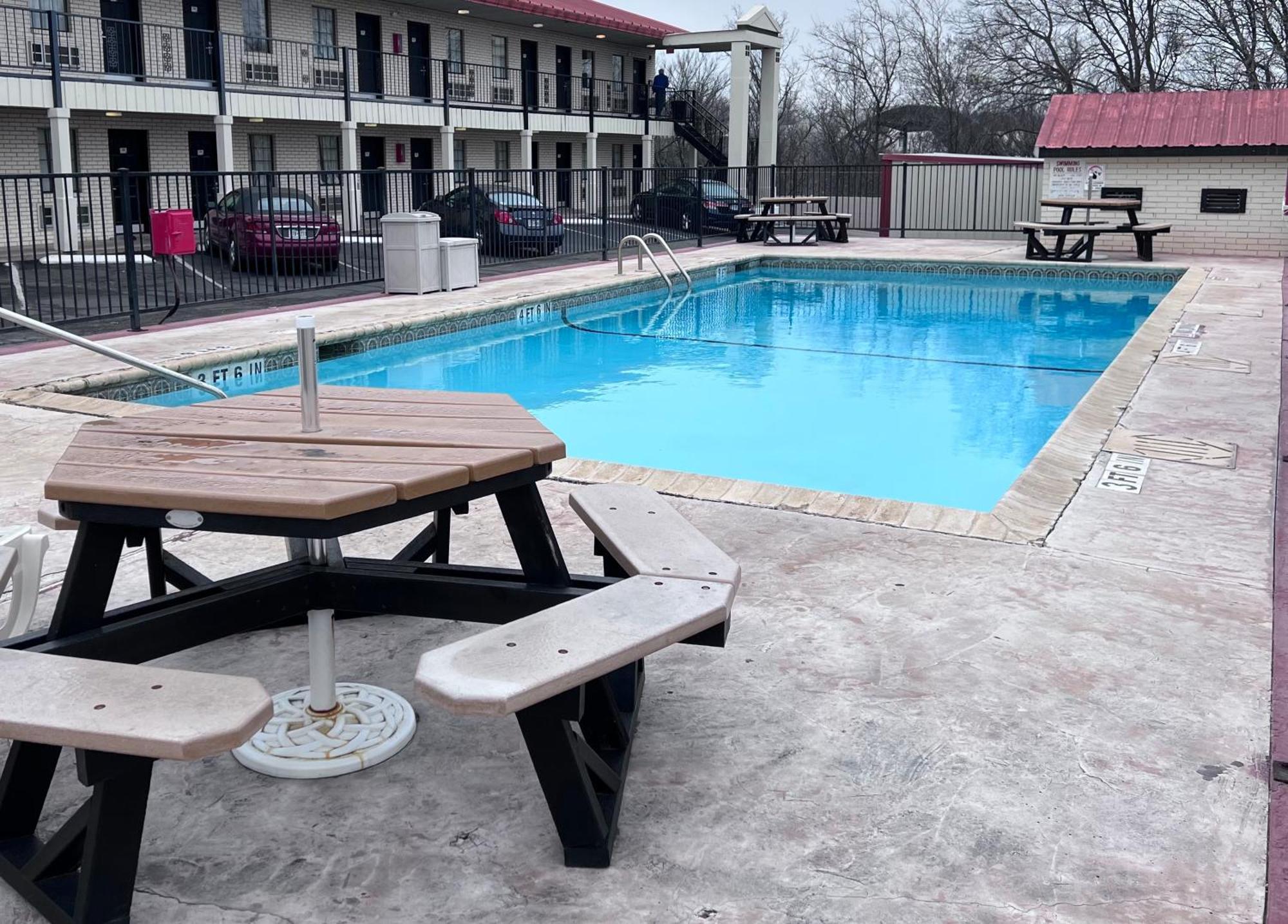 Super 8 By Wyndham Fredericksburg Hotel Exterior photo