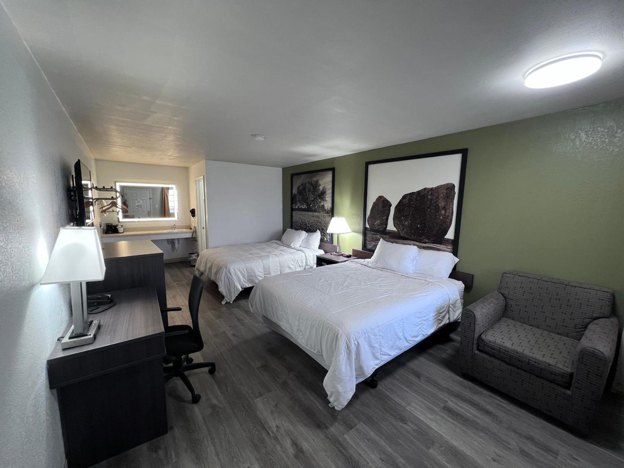 Super 8 By Wyndham Fredericksburg Hotel Exterior photo